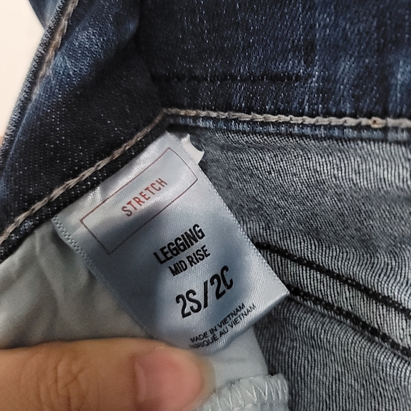 Stretch Mid Rise Ripped Legging Jeans - Picture 2 of 3